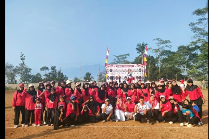 Semangat Kemerdekaan Hidup di Tenjolaya Lewat Kreasi Warga  Kawula muda penyemangat HUT RI ke - 81