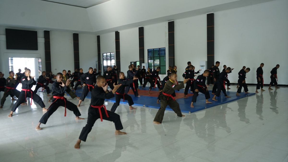 Memasuki Hari ke-42, Prajurit Korem 143/HO Terus Asah Kemampuan Pencak Silat Militer