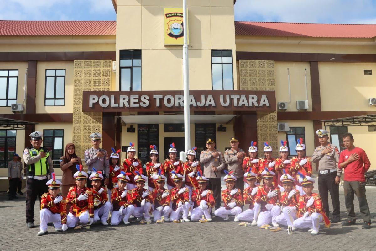 Pastikan Kesiapan Tampil, Kapolres Cek Langsung Pelaksanaan Gladi Bersih Peragaan Pocil Polres Toraja Utara