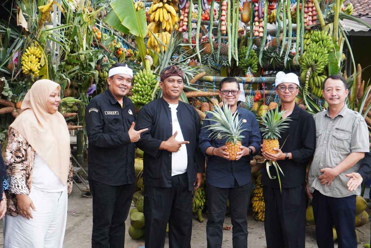 DI HARI KRIDA DAN PERINGATAN HUT KE-81 RI DI DESA CURUGRENDENG, KANG AKUR SAMPAIKAN PENTINGNYA PERSATUAN MENJELANG PILKADES