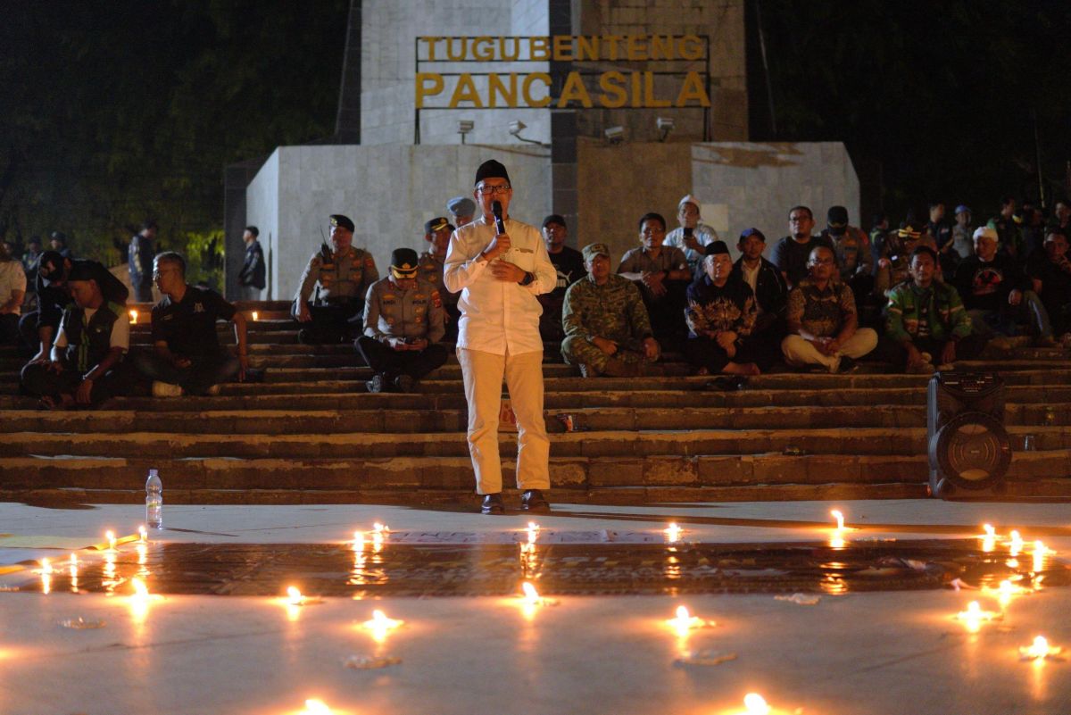 HADIRI AKSI DAMAI 1.000 LILIN DAN DO’A BERSAMA, KANG AKUR APRESIASI KONDUSIVITAS DAN KOMITMEN KEBERSAMAAN