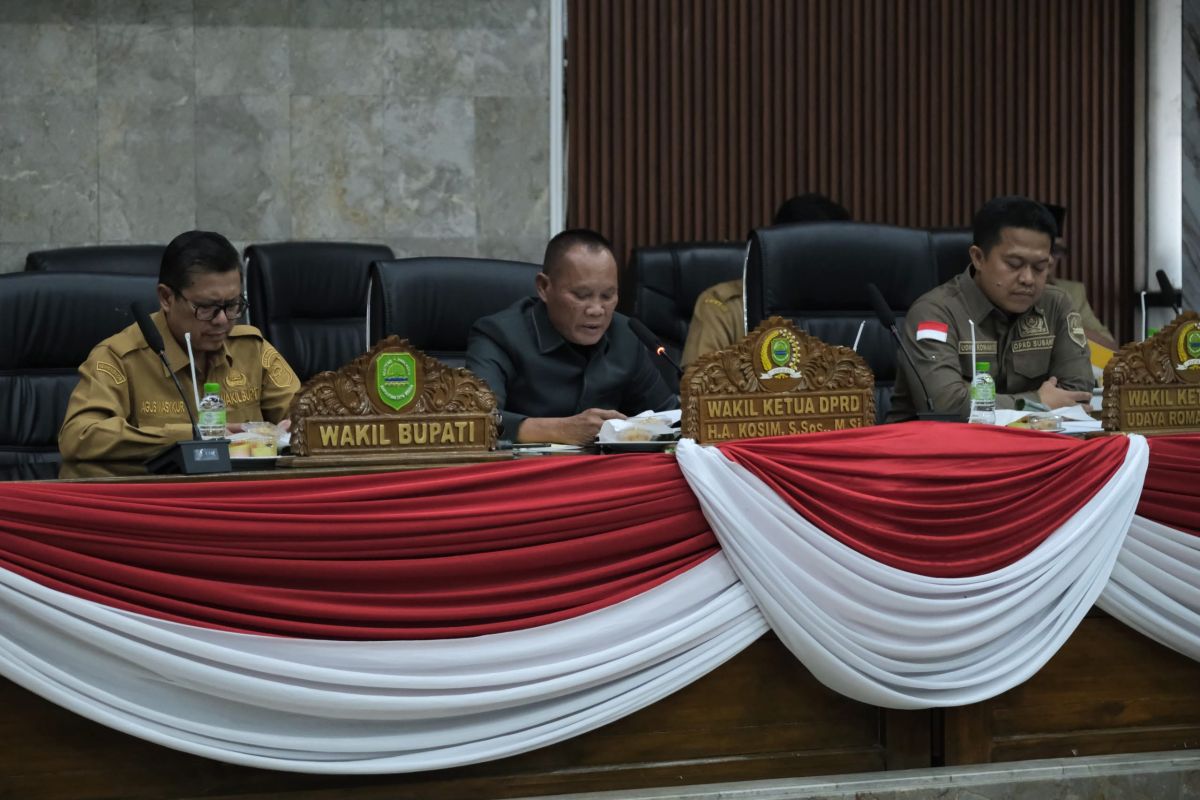 KANG AKUR HADIRI RAPAT PARIPURNA DPRD BAHAS RAPBD SUBANG 2027