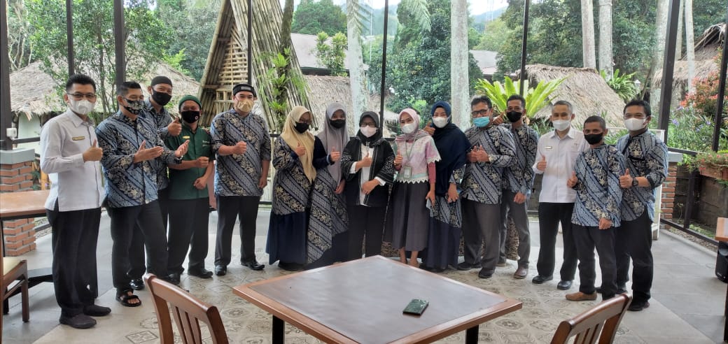 35 Karyawan/Wati Sari Ater Hotspring Resort Ciater Berangkat Umroh