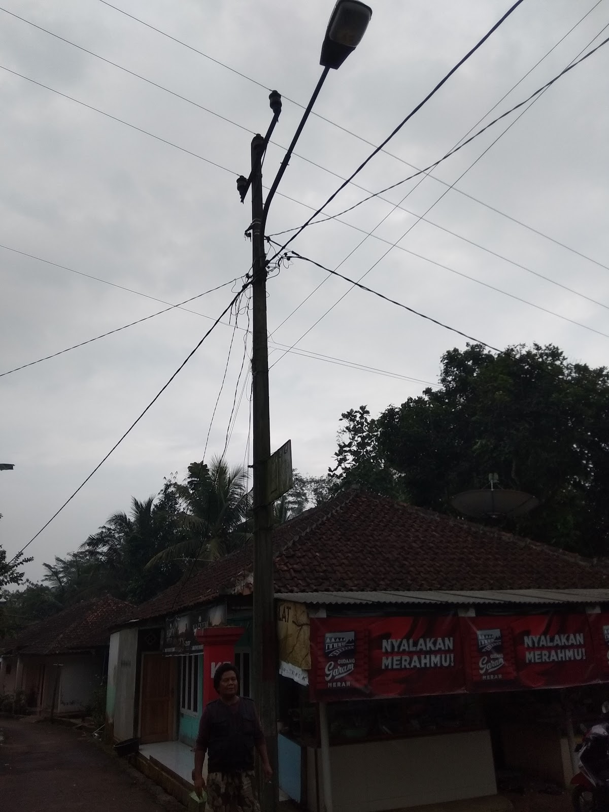 7 Lampu PJU Di Desa Cimeuhmal Padam, DINHUB Diminta Menyalakan  Secepatnya