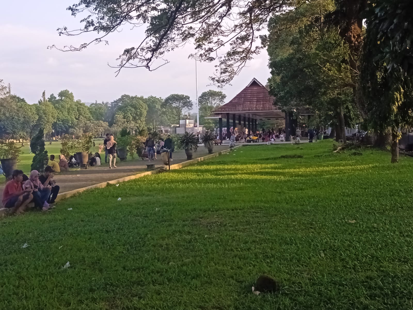 Alun-Alun Subang H+3 Masih Dipadati Pengunjung