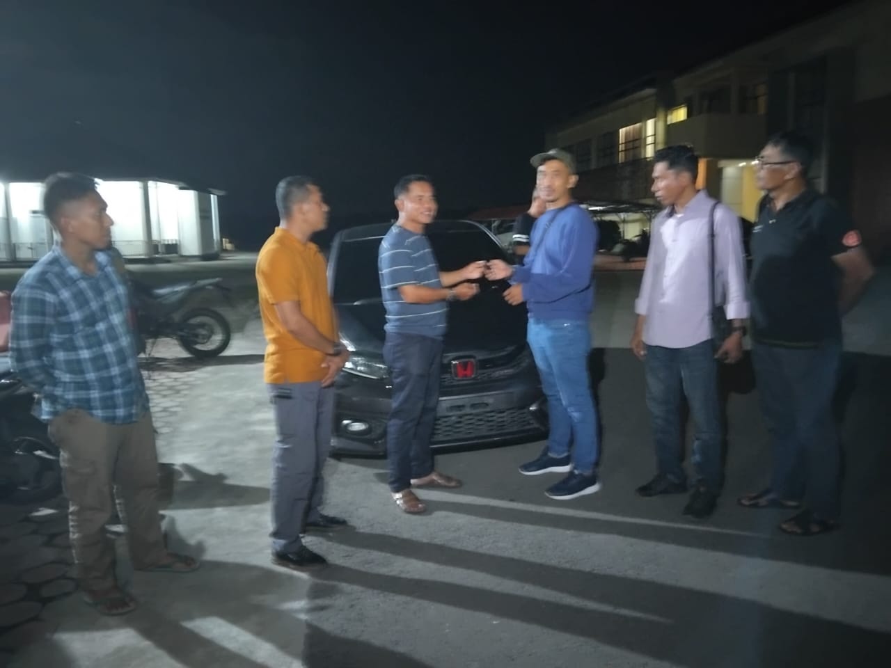 Anggota Kodim 1429/Butur bantu amankan dugaan penggelapan Mobil  Ke Polres Butur