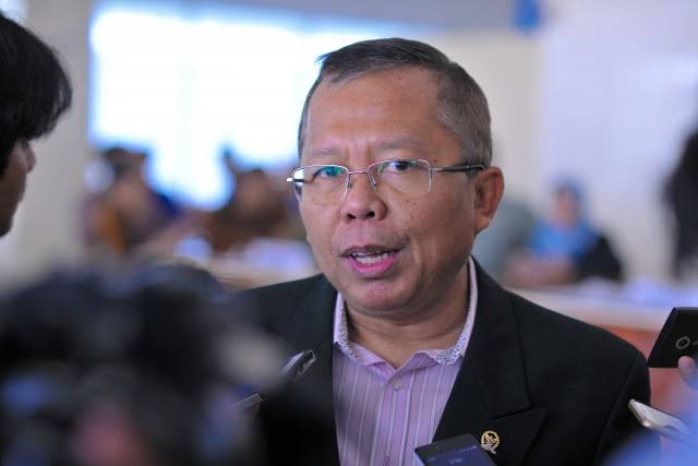 Anggota Komisi III DPR RI Arsul Sani berharap Polri akan terus ditingkatkannya keseimbangan dalam tuntutan sebagai Polisi sipil dibarengi dengan polisi humanis