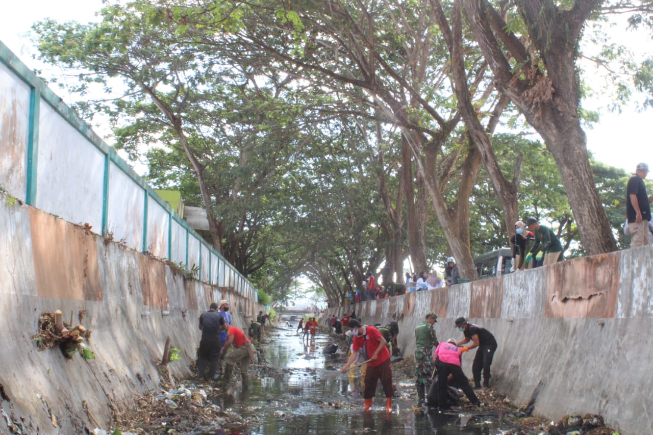 Antisipasi Banjir Di Musim Penghujan, Kodim 1416/Muna Turun Tangan Bersih-Bersih Sungai