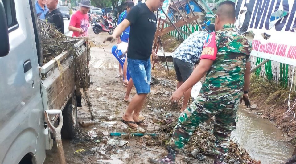 Antisipasi Banjir, Kodim 1430/Konawe Utara Laksanakan Pembersihan Got