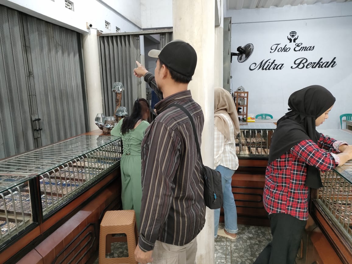 Antisipasi Gangguan Kamtibmas Kanit Intelkam Polsek Tanjungsiang Cek Sejumlah CCTV DI Pasar Moderen, Toko Mas Dan Perbankan di Wilayah Hukum Polsek Tanjungsiang