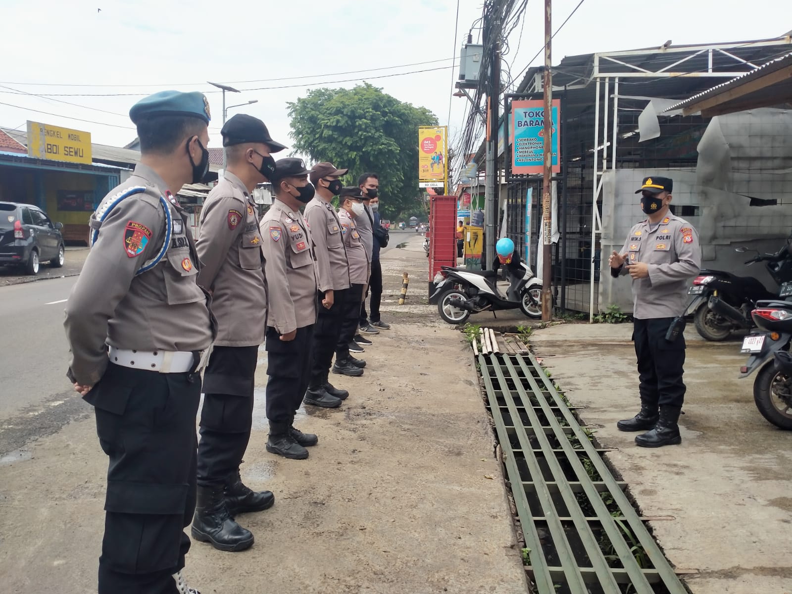 APEL PRATUGAS PENGAMANAN AKSI UNJUK RASA PERWAKILAN MASSA SERIKAT BURUH KASBI DAN HARMONI PT TKG TAEKWANG INDONESIA KE KANTOR PEMDA KABUPATEN SUBANG