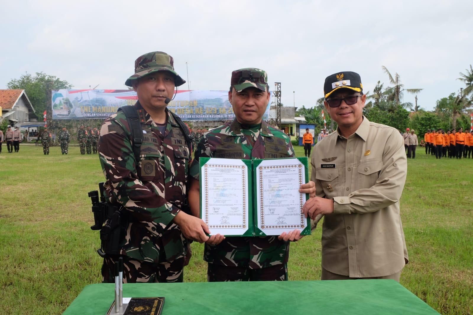 Apresiasi Sinergitas yang Kuat, Wakil Bupati Subang Hadiri Upacara Penutupan TMMD Ke - 123 TA 2025 Kabupaten Subang
