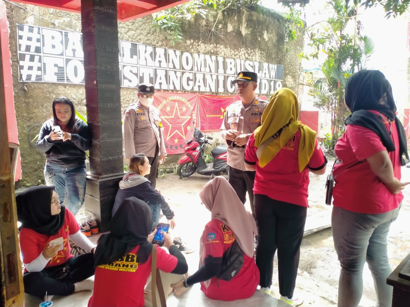 Arahan Kapolsek Cibogo Kepada Masa Buruh KSBI PT.TKG Taekwang
