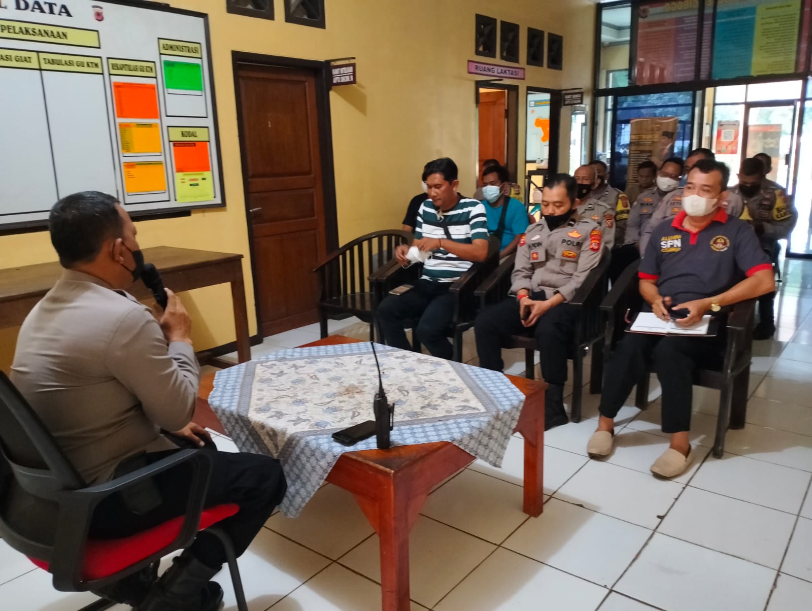 Arahan Kapolsek Cibogo Kepada Personil Terkait Pelaksanaan Tugas Dan Prilaku sehari-hari