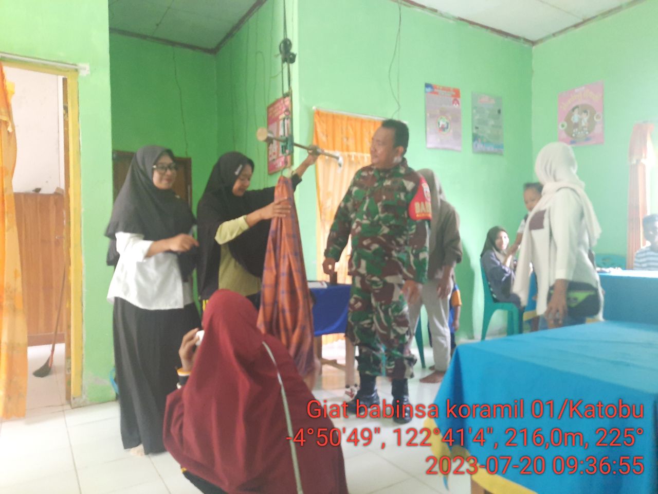 Babinsa Koramil 1416-01/Katobu Mendampingi Kegiatan Posyandu Balita