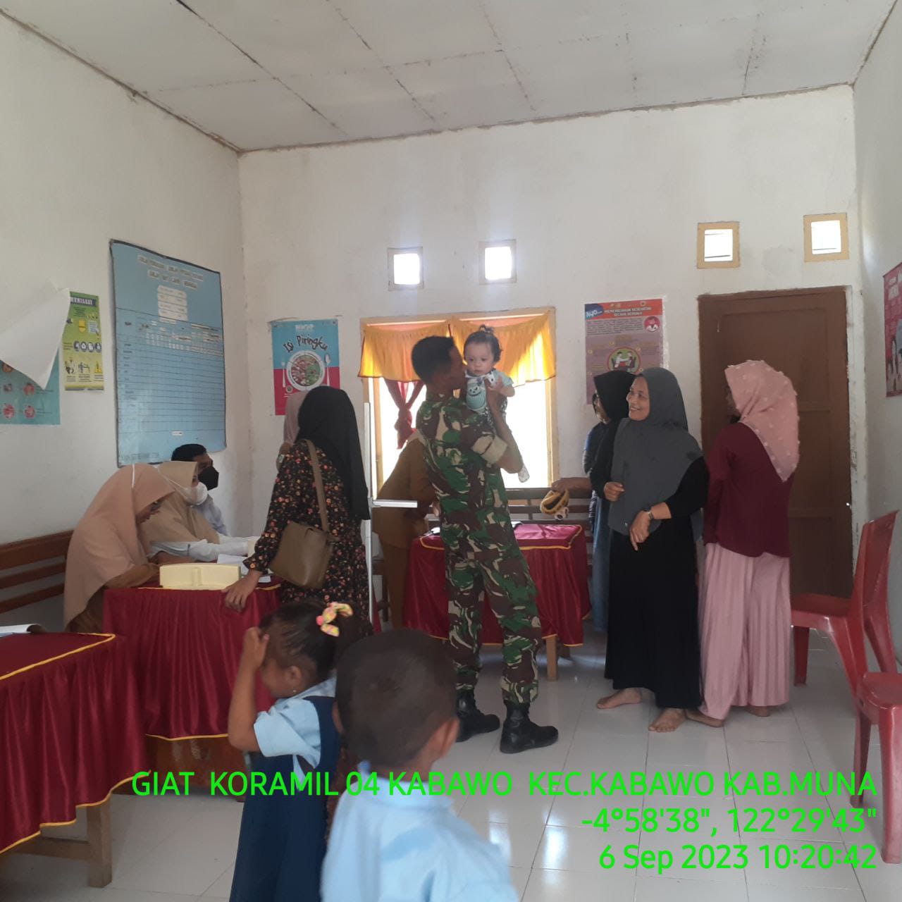 Babinsa Koramil 1416-04/Kabawo Melaksanakan  Pendampingan Kegiatan Posyandu Balita dan Ibu Hamil