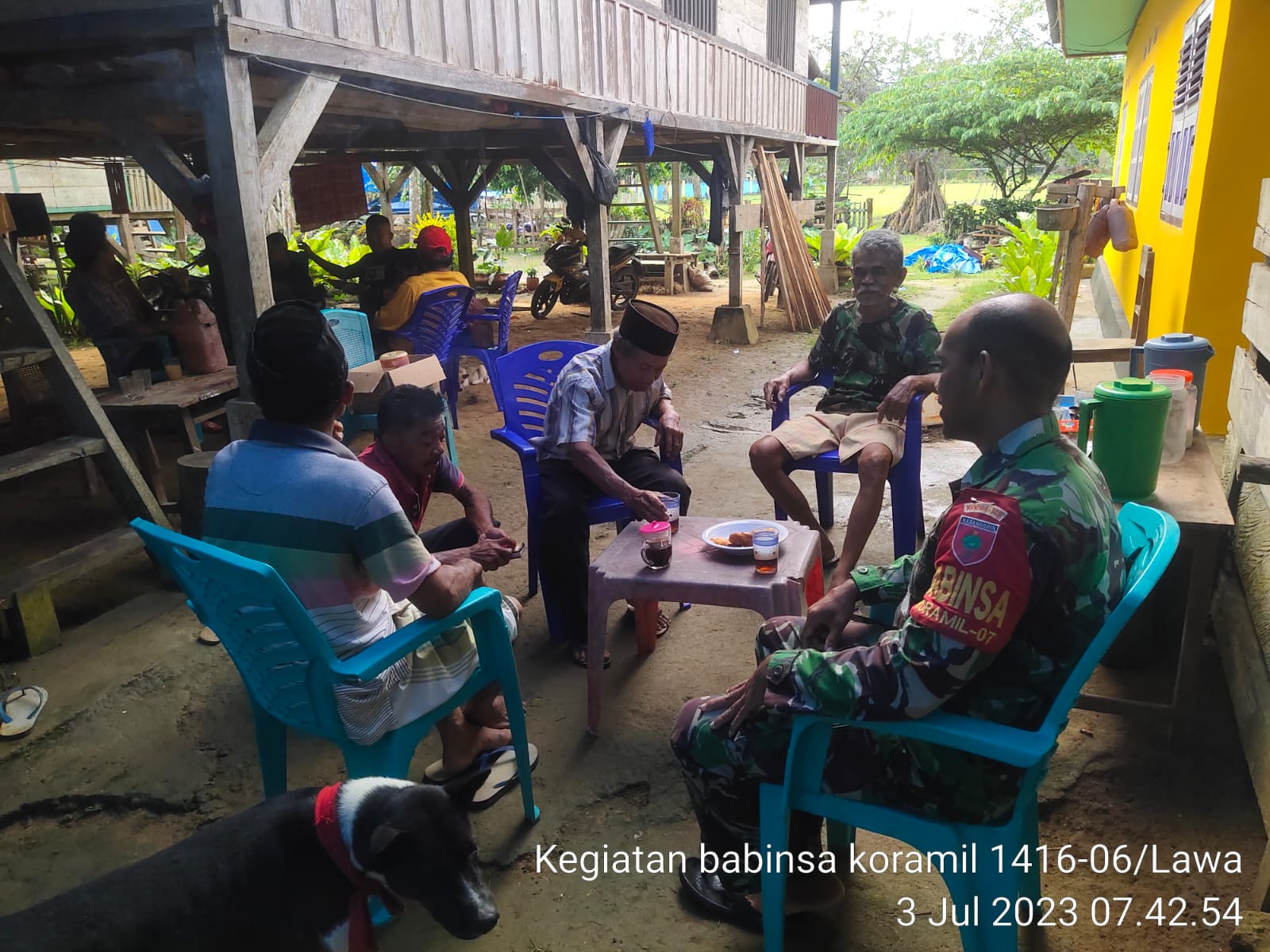 Babinsa Koramil 1416-06/Lawa Kodim 1416/Muna Komsos Dengan Warga Binaanya