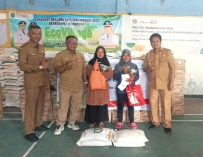 Bantuan Beras 20 Kg Minyak Goreng 4Kg.Disalurkan Ke 500 KPM di Desa Ponggang  Warga :kami Sangat Terbantu