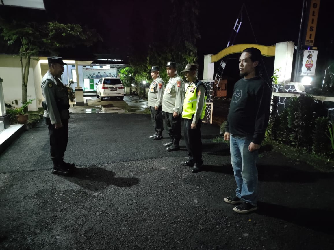 Bawas Polsek Tanjungsiang Aiptu Edi Widayat pimpin Apel KRYD dan Sispam Mako Polsek Tanjungsiang