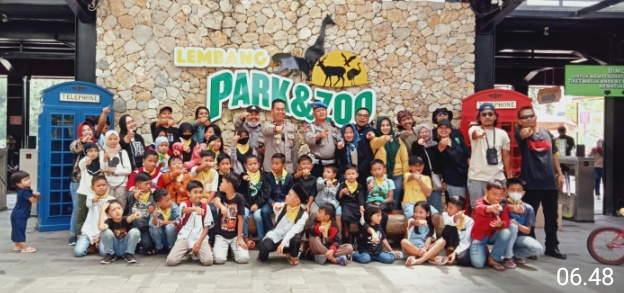 Berbagi Bahagia Dengan Anak Yatim Polisi Ajak Berwisata Ke Lembang Park Zoo
