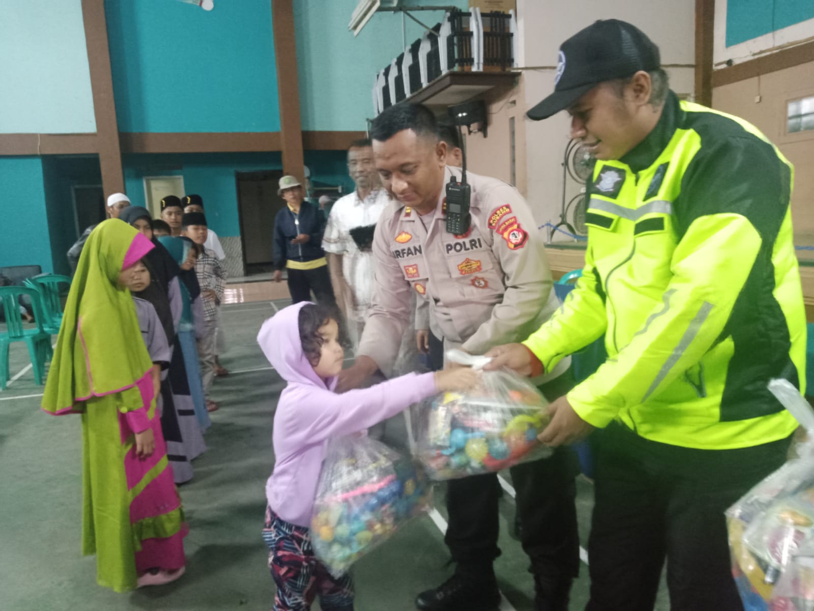 Berbagi Senyum Di Bulan Ramadhan Komunitas Motor Dan Polsek Sagalaherang Berikan Santunan Ke Puluhan Anak Yatim