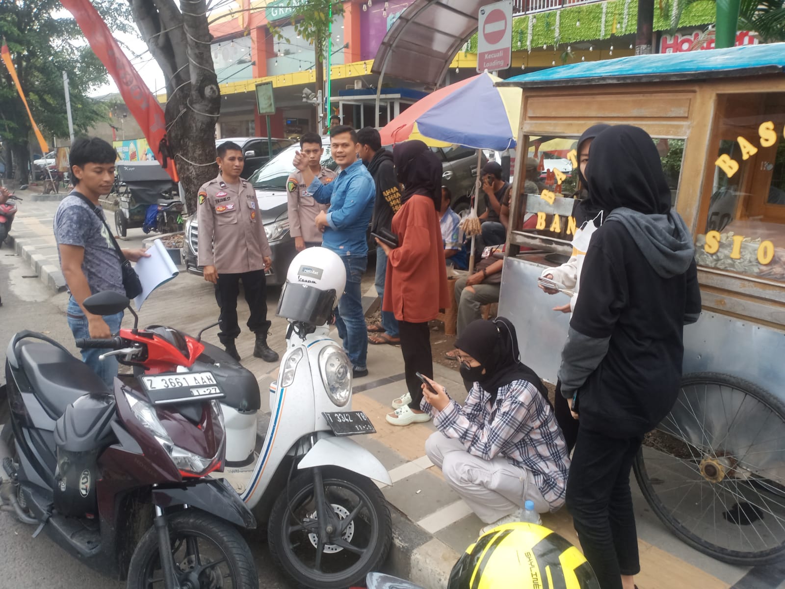 Berikan Pelayanan Terhadap Masyarakat di Pusat Perbelanjaan, Sat Reskrim Polres Subang Gelar Kegiatan Kring Serse