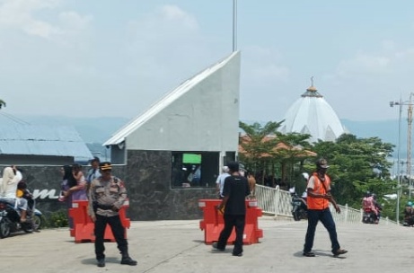 Berikan Rasa Aman Saat Libur Lebaran, Polsek Jatigede Lakukan Pengamanan Di Mesjid Al-Kamil