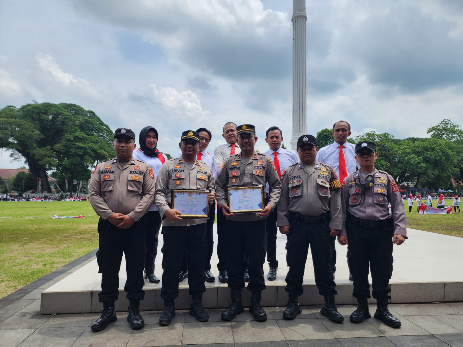 Berkat Kinerjanya, Polsek Sagalaherang Dapat Penghargaan Di Acara  HGN  Dari PGRI