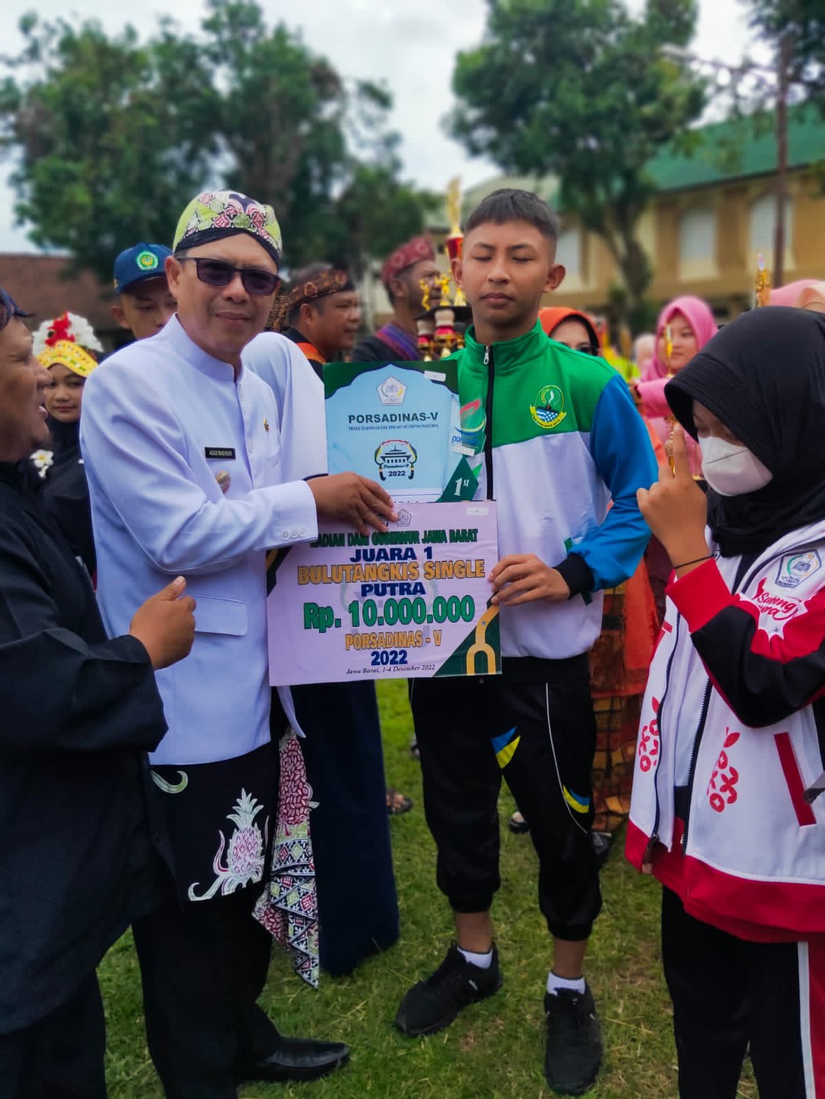 Bersamaan Hari Amal Bakti Kemenag ke 77 FKDT Subang santuni bagi pelajar yang berprestasi