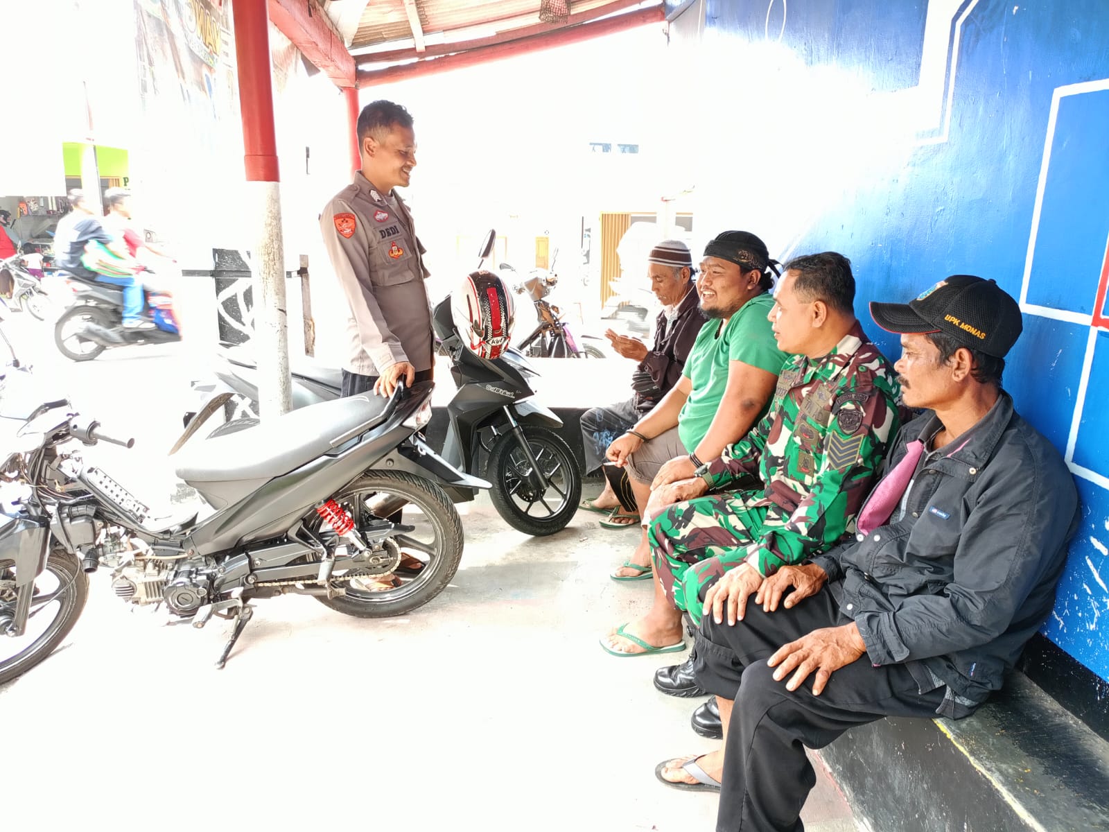 Bhabin bersama Babinsa Desa Tanjungsiang bersinergi  melaksanakan silaturahmi dan himbauan Kamtibmas di Desa binaannya