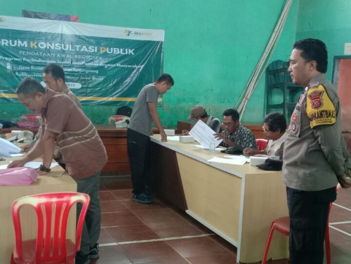 Bhabinkamtibmas Desa Buniara hadir dalam  Rakor Forum Konsultasi Publik Regsosek 2022 Desa Buniara