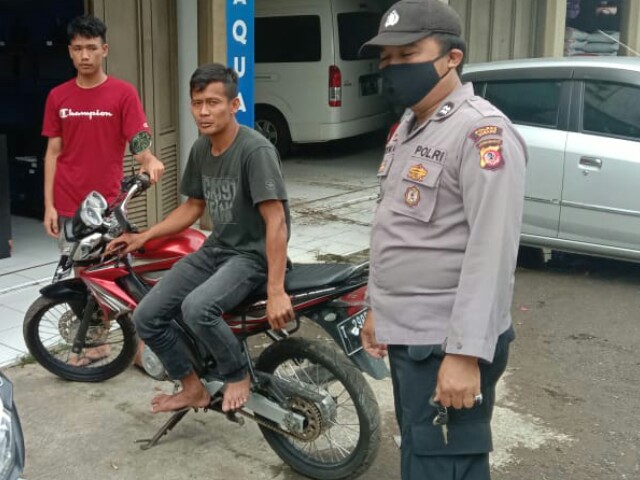 Bhabinkamtibmas Desa Buniara Terus Pacu Kamtibmas Terhadap Warga Dan Tokoh Pemuda