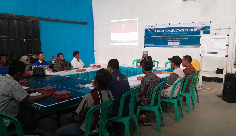 Bhabinkamtibmas Polsek Cisitu Hadiri kegiatan Pendataan Awal Registrasi Sosial Ekonomi (Regsosek) dan Forum Konsultasi Publik (FKP) Di Desa Sundamekar