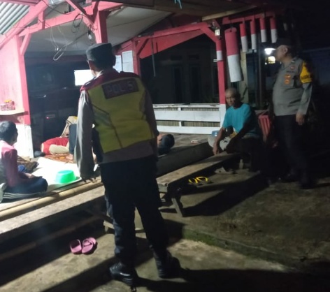 BHABINKAMTIBMAS POLSEK TANJUNGSIANG TINGKATKAN SAMBANG RONDA MALAM UNTUK CEGAH TERJADI KRIMINALITAS