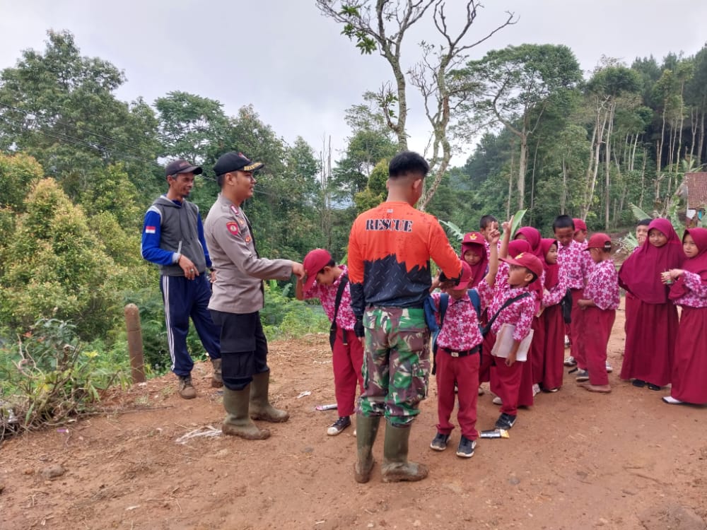 Binmas Desa Cupunagara,Lakukan Giat Binluh di SDN Ciwangun