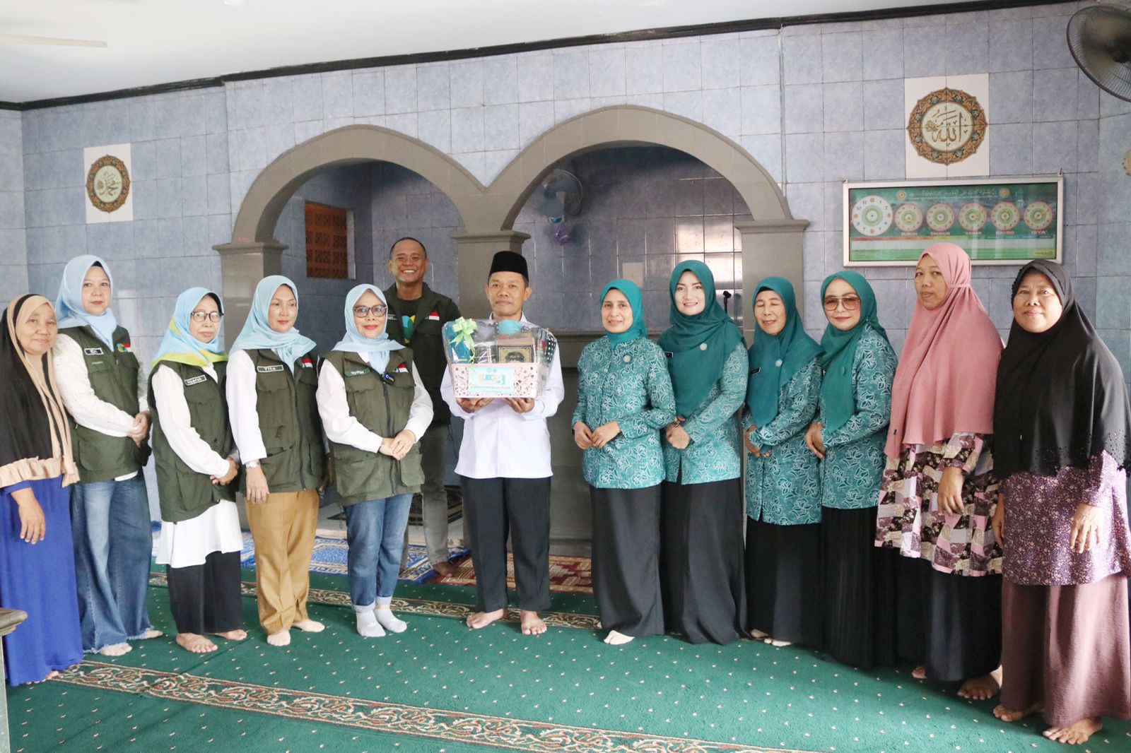 BUBOS 8; Kolaboraksi TP PKK Kab. Subang dengan Jabar Bergerak Kab. Subang Salurkan Seperangkat Alat Shalat