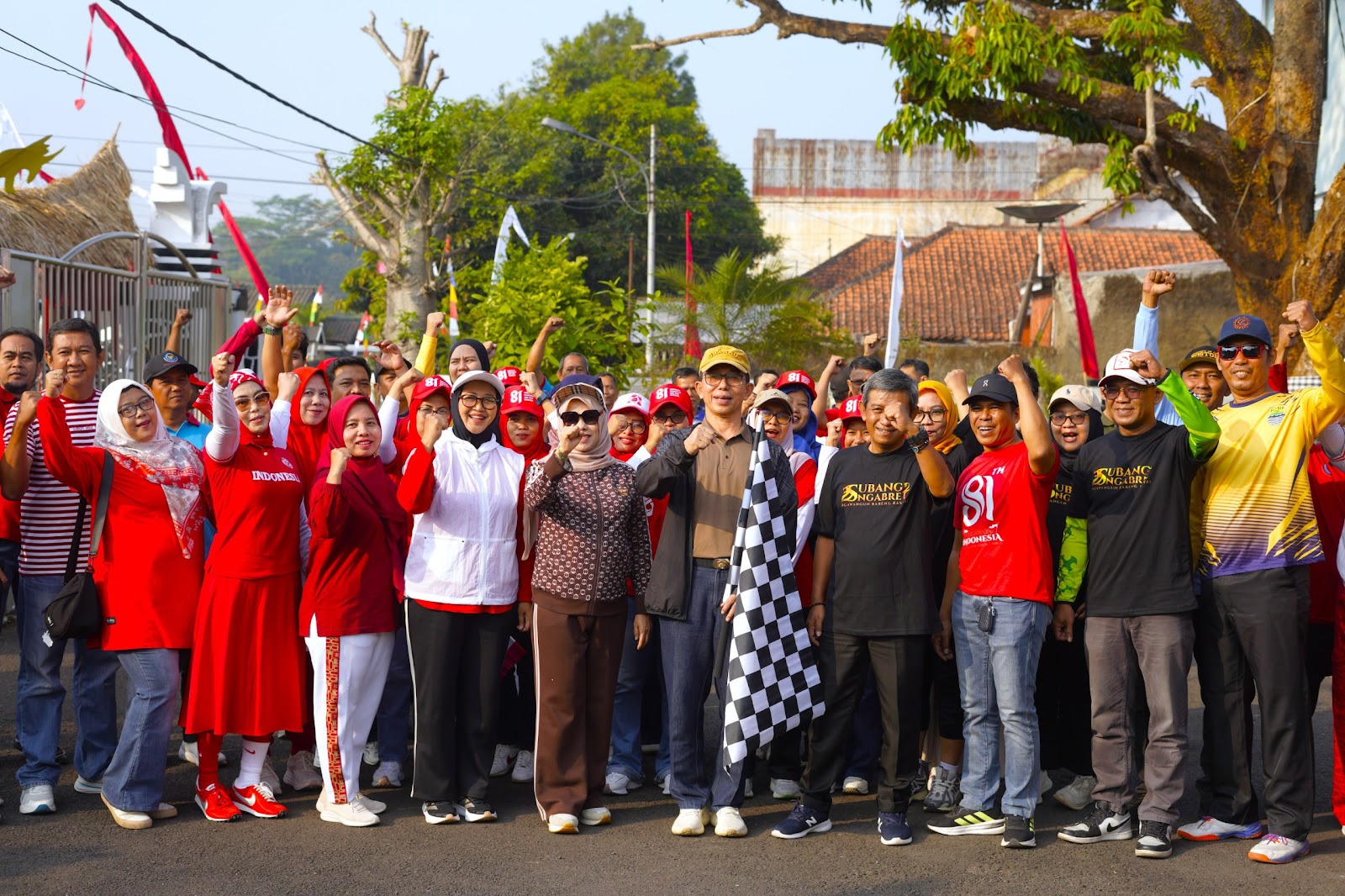 BUKA KEGIATAN JALAN SANTAI DAN SENAM SEMARAKKAN HUT RI, SEKDA SUBANG AJAK ASN JADIKAN SEMANGAT AGUSTUS TINGKATKAN KINERJA