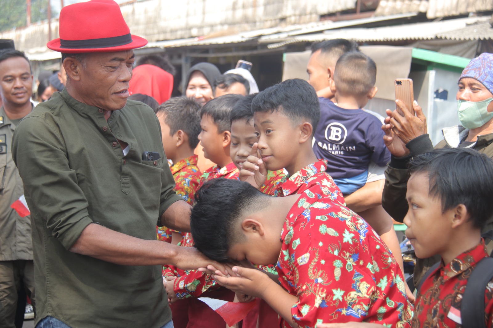 BUKA KHITANAN MASSAL CIPEUNDEUY, KANG JIMAT AJAK MASYARAKAT BERGOTONG ROYONG: TANPA RAKYAT, URANG TEU BISA NANAON