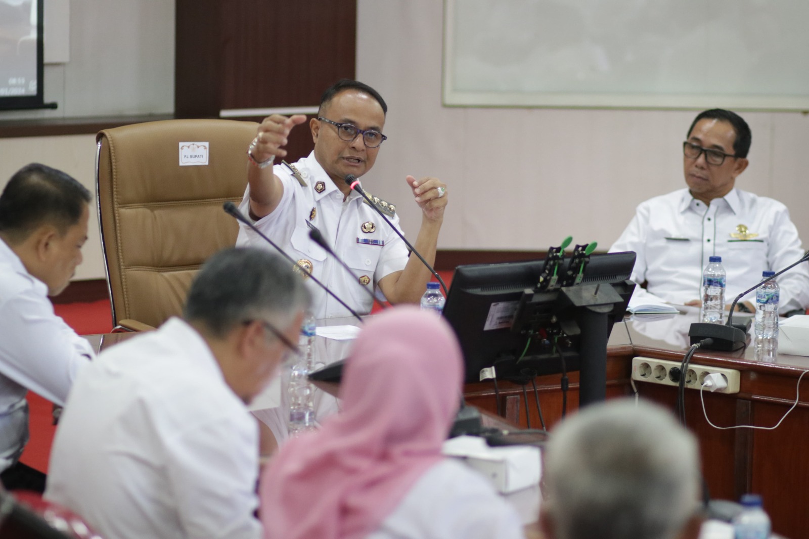 Buka Kick Off Meeting Penyusunan LPPD Pemkab Subang, Pj. Bupati Dr. Imran Tekankan Manajemen Waktu & Kualitas Pengerjaan