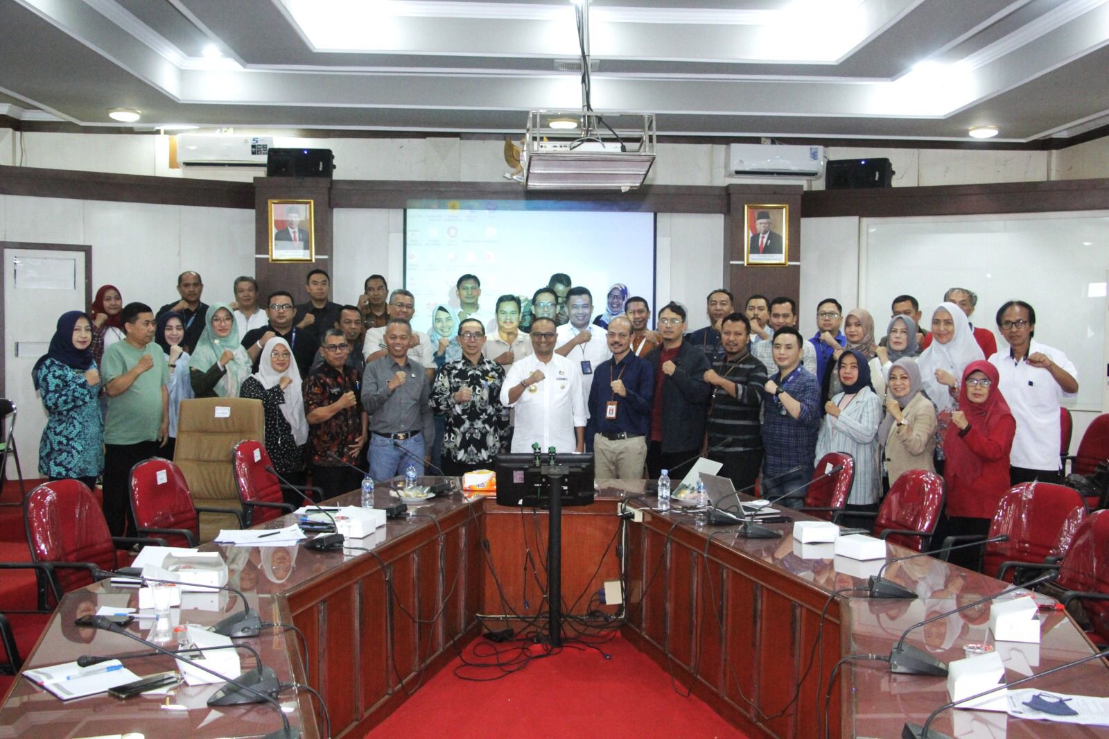 BUKA RAPAT TPKAD PJ BUPATI SUBANG INGINKAN AKSES KEUANGAN YANG MUDAH BAGI MASYARAKAT