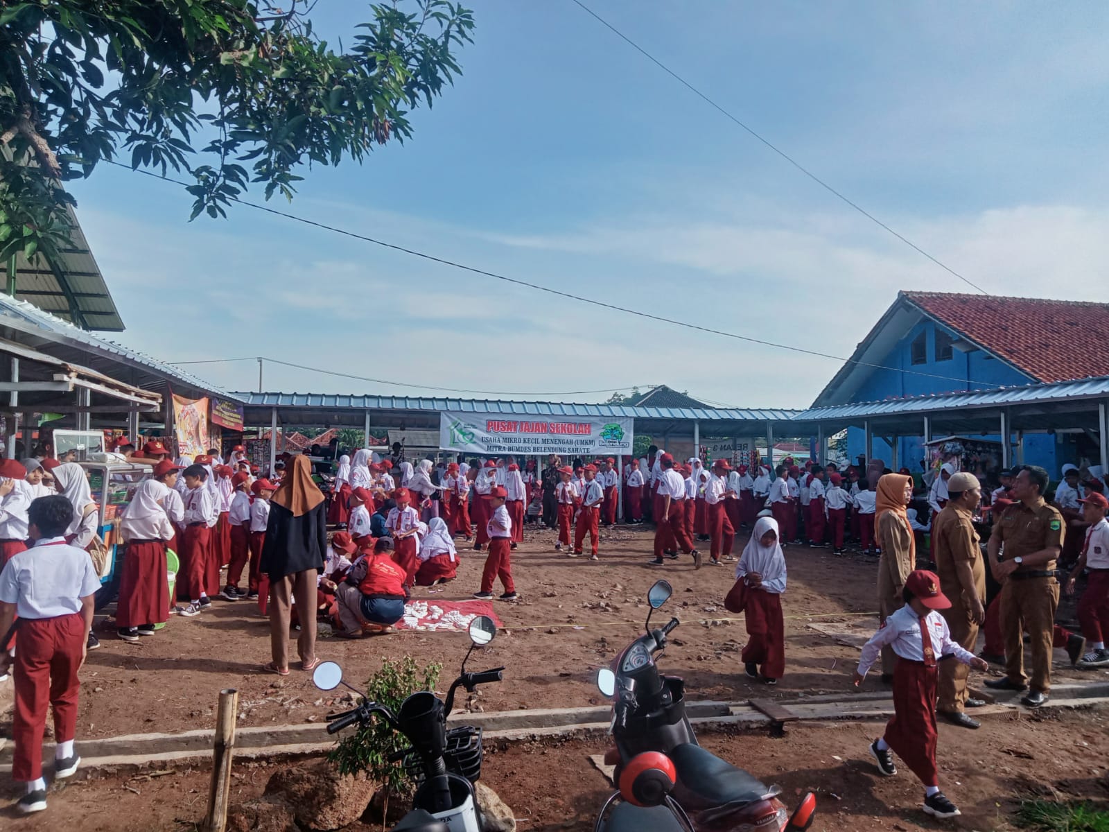 Bumdes Sahate Bersama  SDN Ampera Dan SDN Setragalih Tertibkan Pedagang Di Pusat Jajanan Sekolah