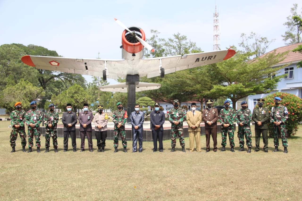 Bupati bersama Wabub Subang Hadiri Hari Puncak Peringatan HUT TNI Ke-76