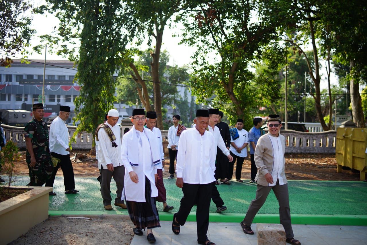Bupati dan Wabup laksanakan Shalat  Sunat Istisqa di Alun -alun Subang
