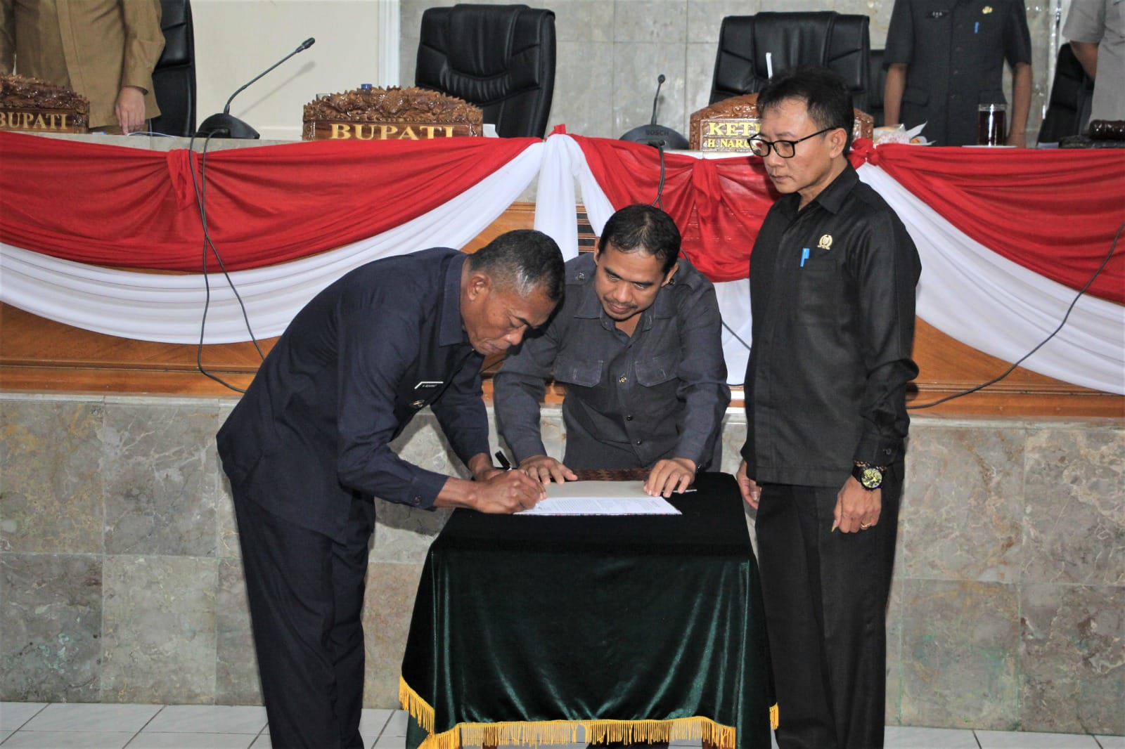 Bupati dan Wakil Bupati Hadiri Rapat Paripurna, Bahas Persetujuan Raperda Trantibum & KUA PPAS 2024