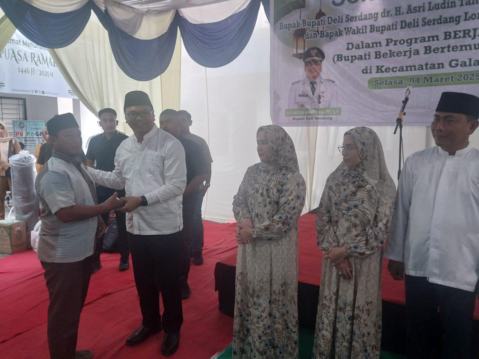 Bupati Deliserdang Berjemur di Galang,Berbagai Bantuan Diserahkan