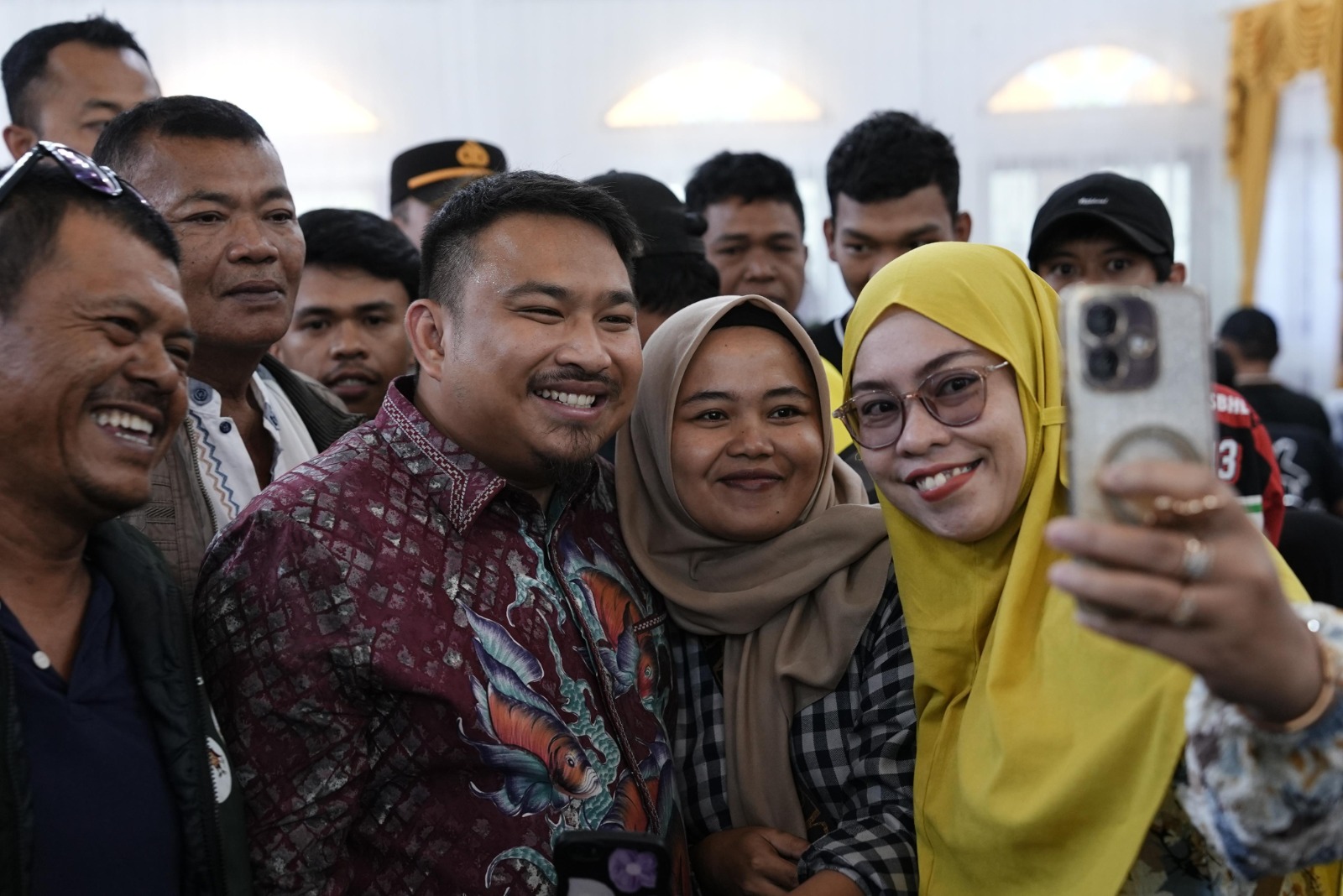 BUPATI SUBANG BERIKAN KOMPENSASI KEPADA UMKM YANG TERDAMPAK PENERTIBAN BANGUNAN LIAR DI DESA DAWUAN KALER