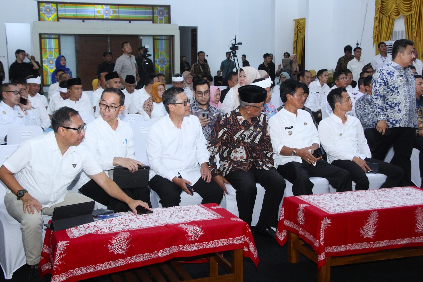 BUPATI SUBANG DAMPINGI GUBERNUR JAWA BARAT DALAM  EVALUASI HARI PERTAMA PEMBERLAKUAN PENGHAPUSAN DENDA PAJAK KENDARAAN