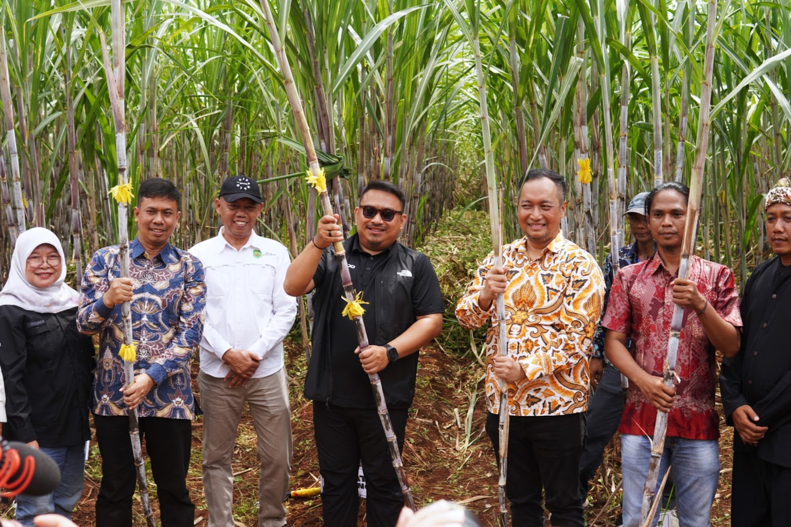 BUPATI SUBANG DIDAULAT SEBAGAI BAPAK PETANI TEBU, KANG REY: INI BISA MEMBERIKAN KEBERKAHAN