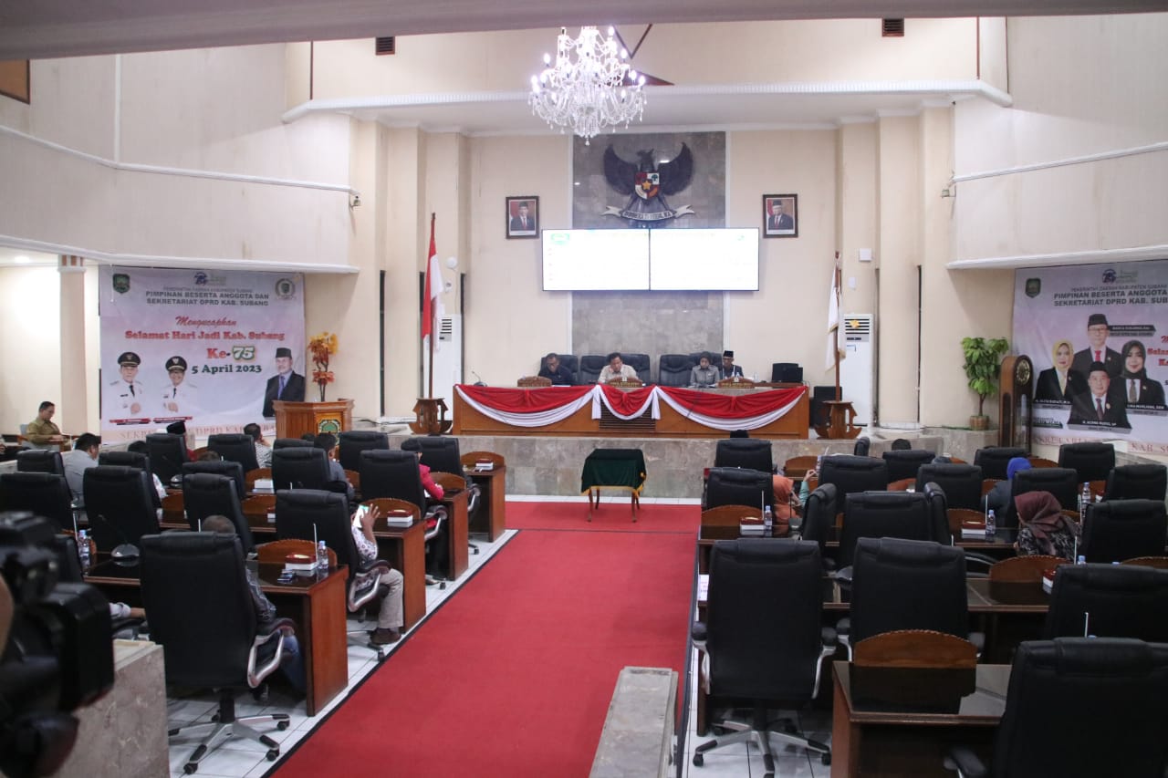 Bupati Subang H. Ruhimat menghadiri Rapat paripurna DPRD Kabupaten Subang