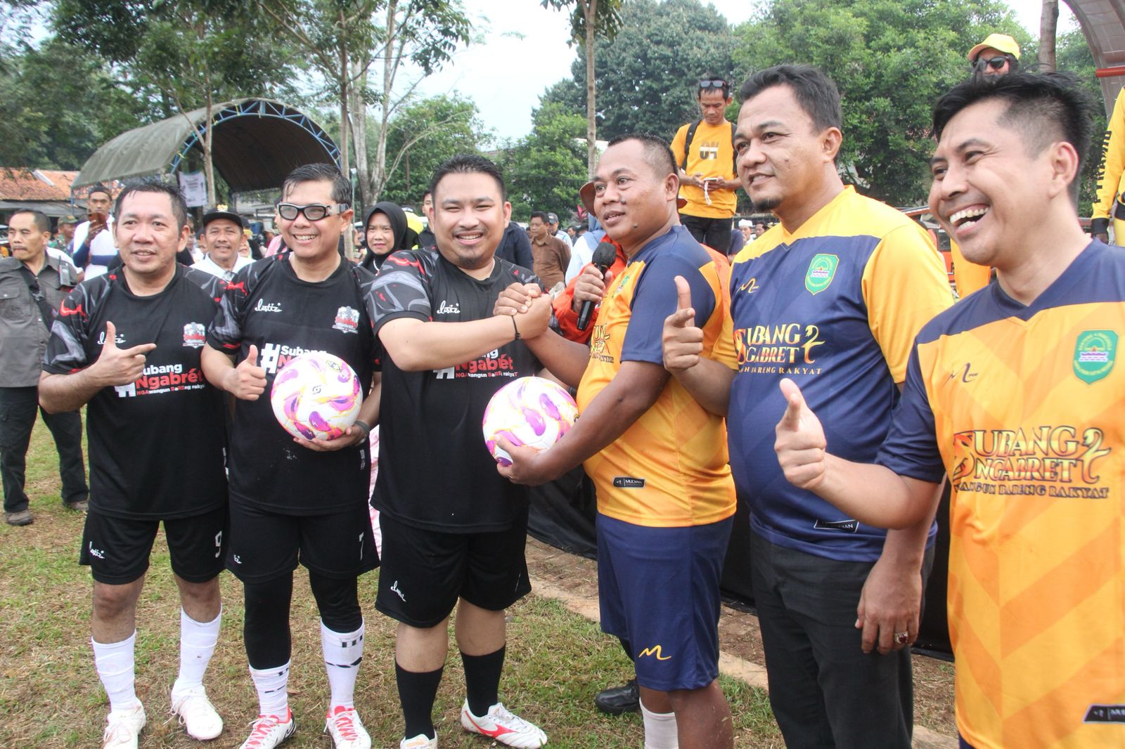 BUPATI SUBANG IKUTI LAGA PERSAHABATAN SEPAKBOLA, FORKOPIMDA RAIH KEMENANGAN 2-0 ATAS FORKOPIMCAM CIPEUNDEUY
